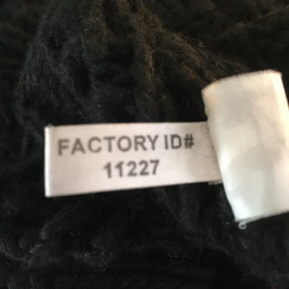 Express Design Studios Hand Knit Cashmere/Wool/Yak Black V-Neck Soft Sweater - Picture 13 of 14